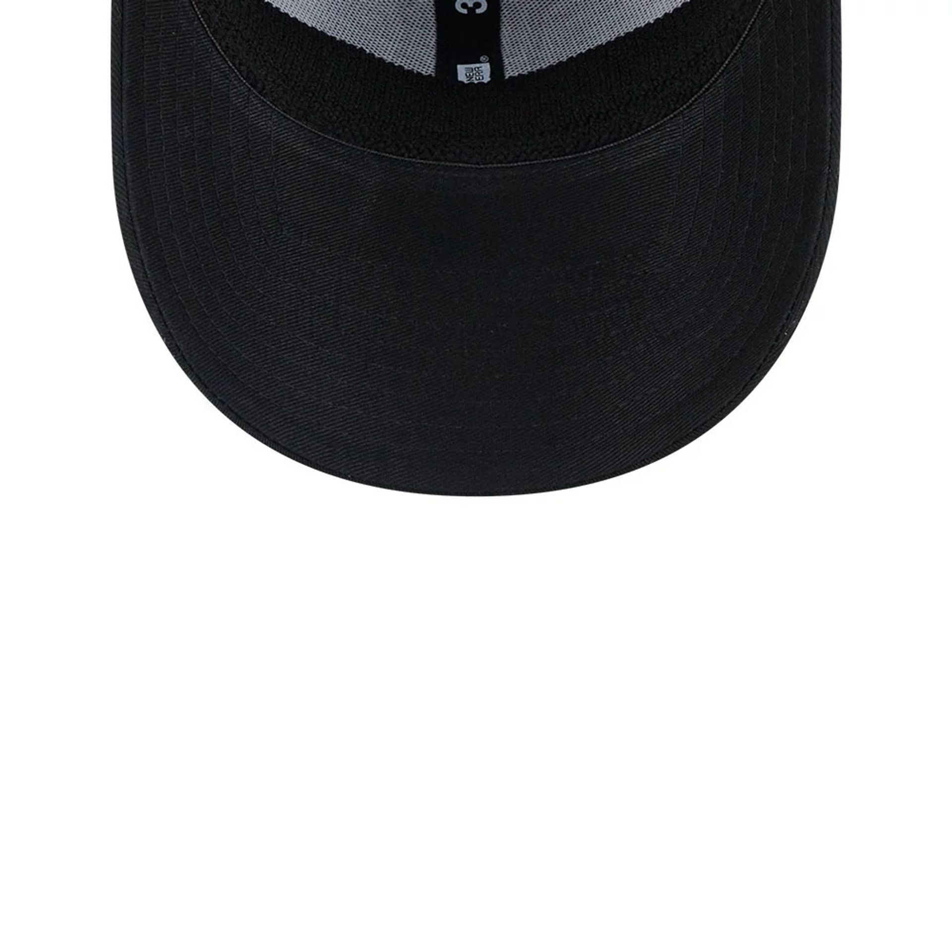 Pictured is this MLB Evergreen Neo Pittsburgh Pirates 39THIRTY Stretch Fit cap in black. 7