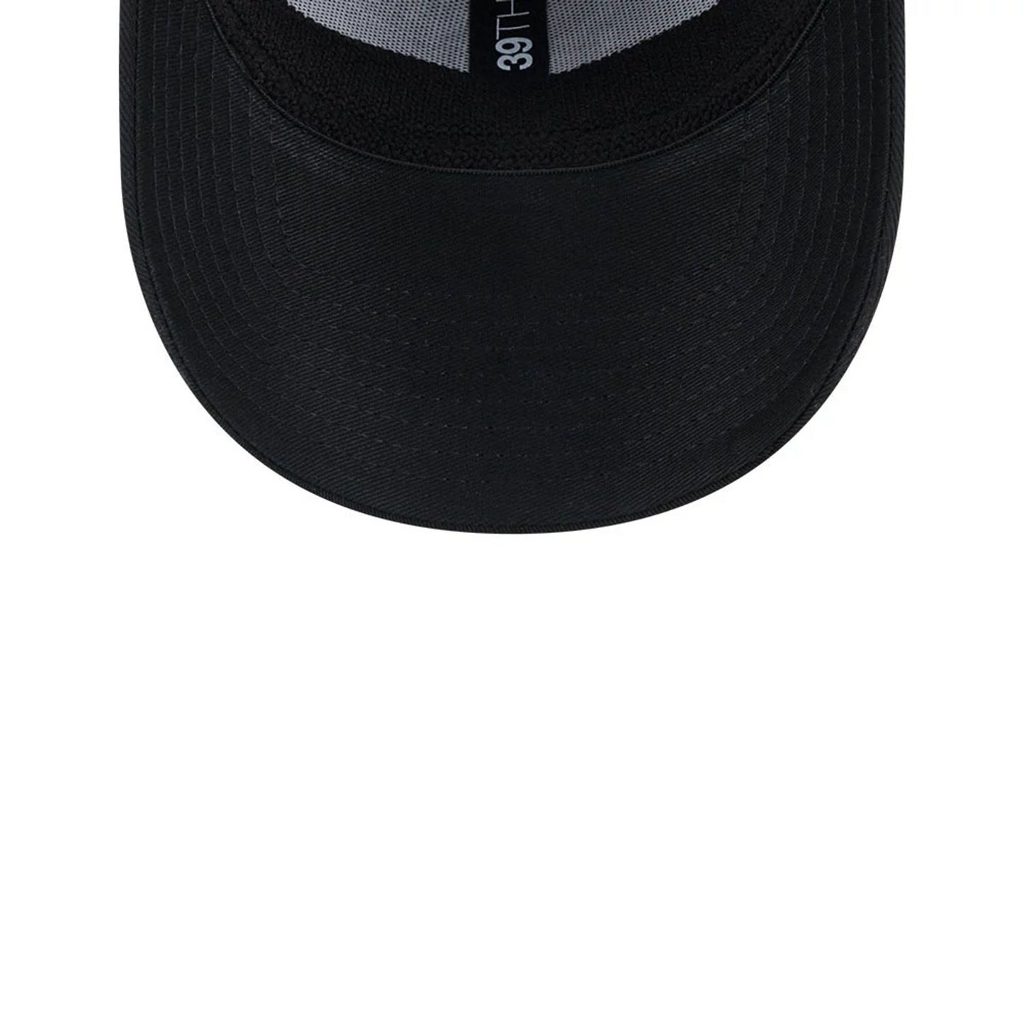 Pictured is this MLB Evergreen Neo San Francisco Giants 39THIRTY Stretch Fit cap in black. 7