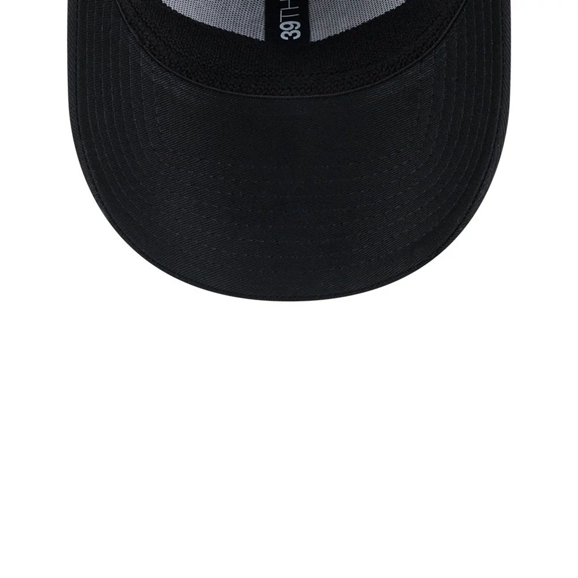 Pictured is this MLB Evergreen Neo San Francisco Giants 39THIRTY Stretch Fit cap in black. 7
