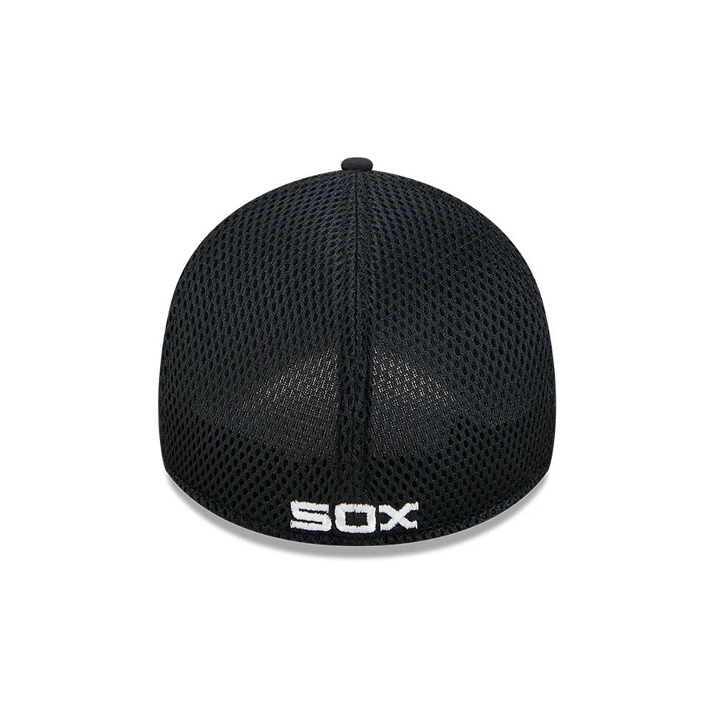 Chicago White Sox MLB Evergreen Neo Black New Era 39THIRTY Stretch Fit Cap, rear view with white embroidered SOX lettering at the centre of the black mesh back panels, beneath a matching top button.
