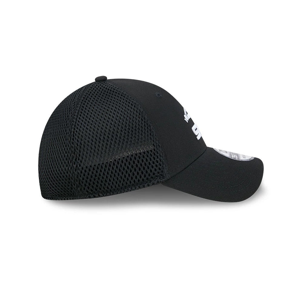 Pictured is this MLB Evergreen Neo Chicago White Sox 39THIRTY Stretch Fit cap in black. 6