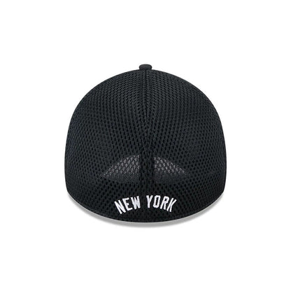 Pictured is this MLB Evergreen Neo New York Yankees 39THIRTY Stretch Fit cap in black. 4