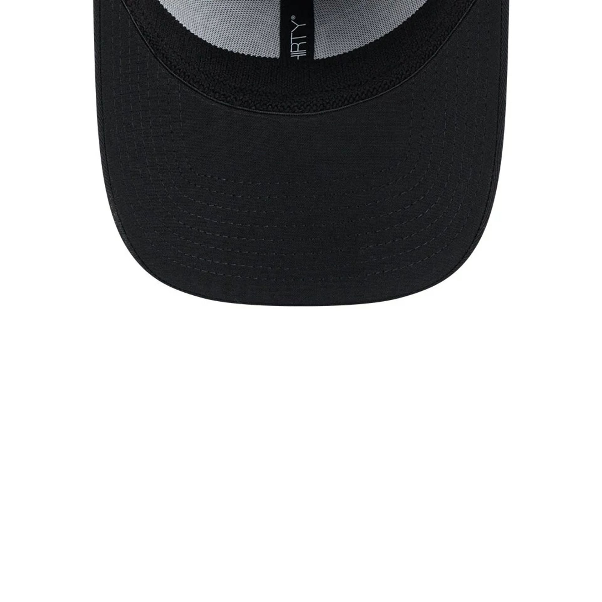Pictured is this MLB Evergreen Neo New York Yankees 39THIRTY Stretch Fit cap in black. 7