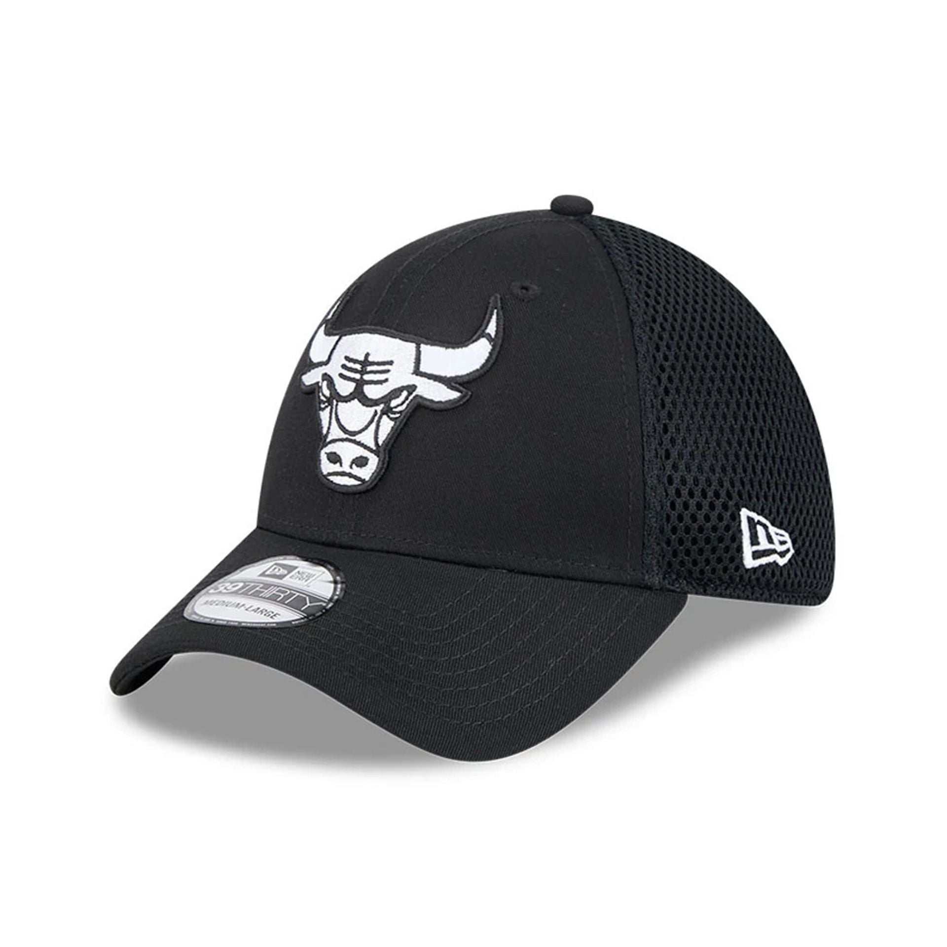 Pictured is this NBA Evergreen Neo Chicago Bulls 39THIRTY Stretch Fit cap in black. 1