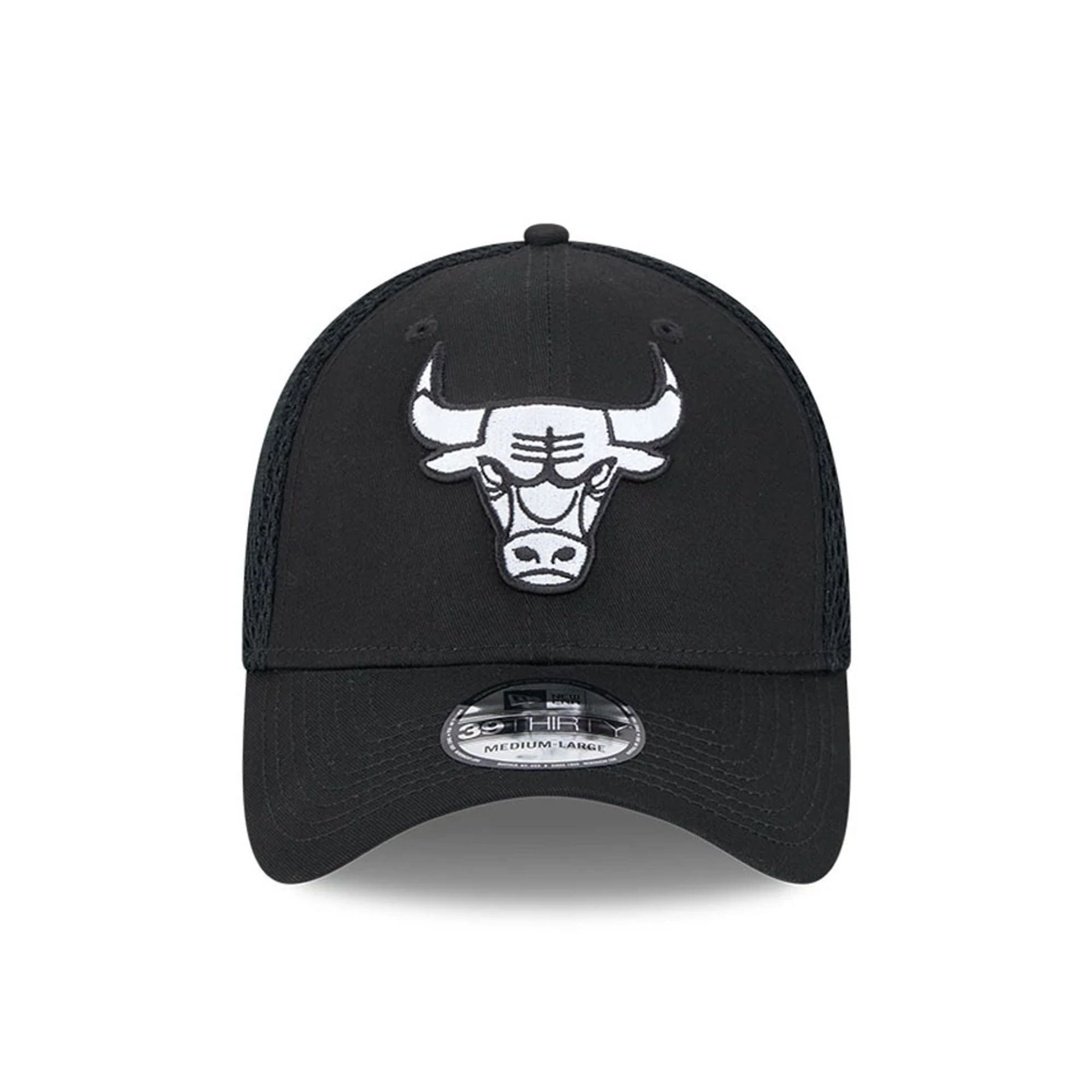 Pictured is this NBA Evergreen Neo Chicago Bulls 39THIRTY Stretch Fit cap in black. 3