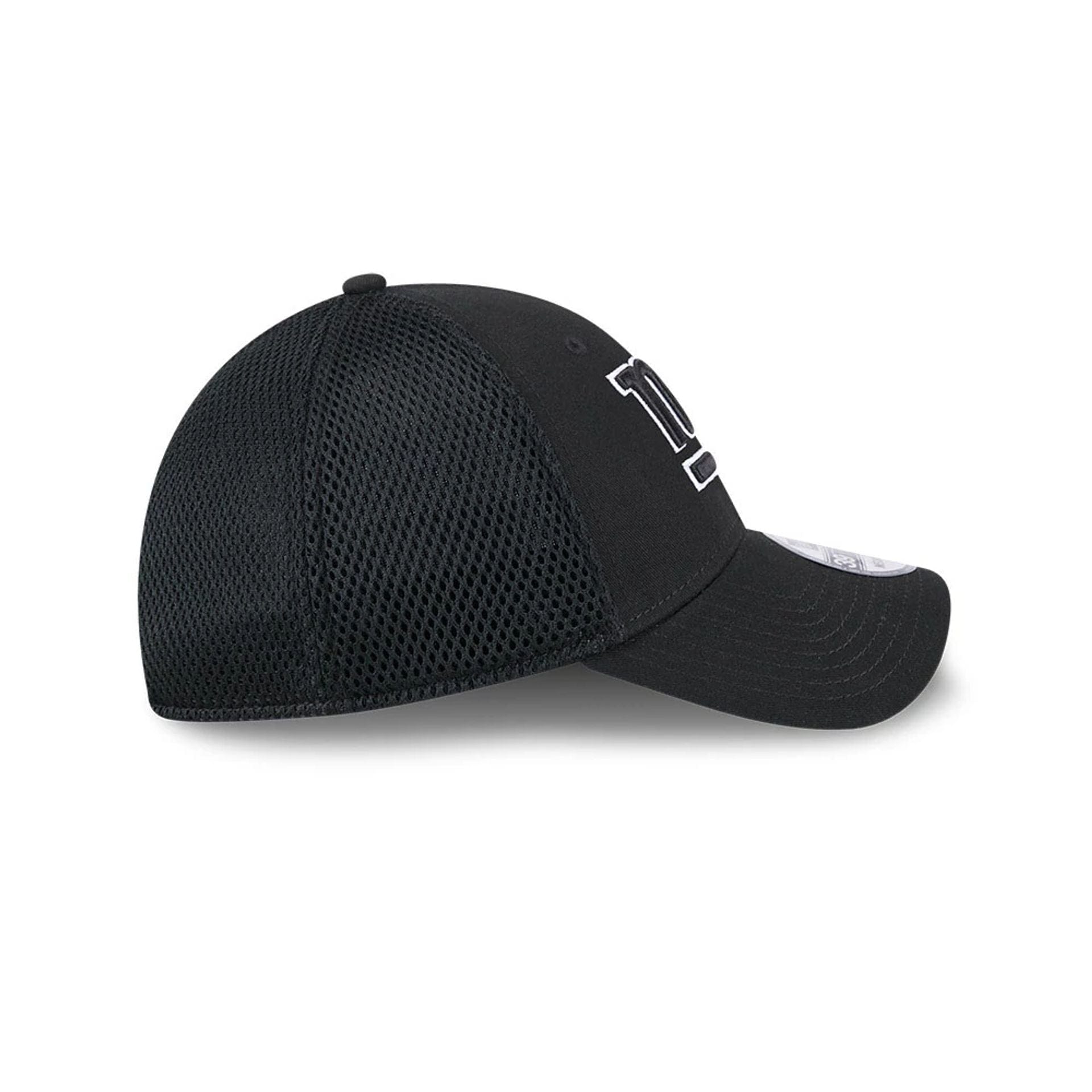 Pictured is this NFL Evergreen Neo New York Giants 39THIRTY Stretch Fit cap in black. 6