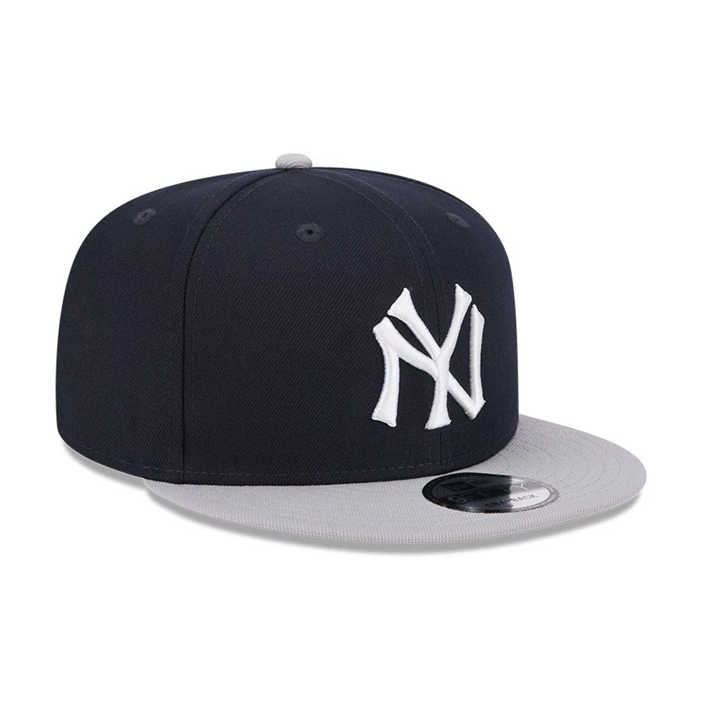 Pictured is this MLB Evergreen New York Yankees 9FIFTY Snapback cap in navy. 3