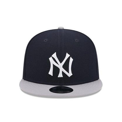 Pictured is this MLB Evergreen New York Yankees 9FIFTY Snapback cap in navy. 2