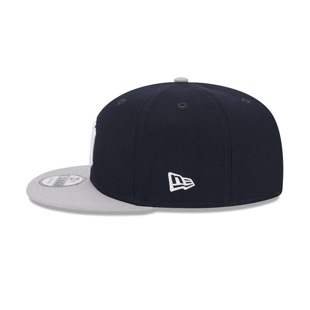 Pictured is this MLB Evergreen New York Yankees 9FIFTY Snapback cap in navy. 4