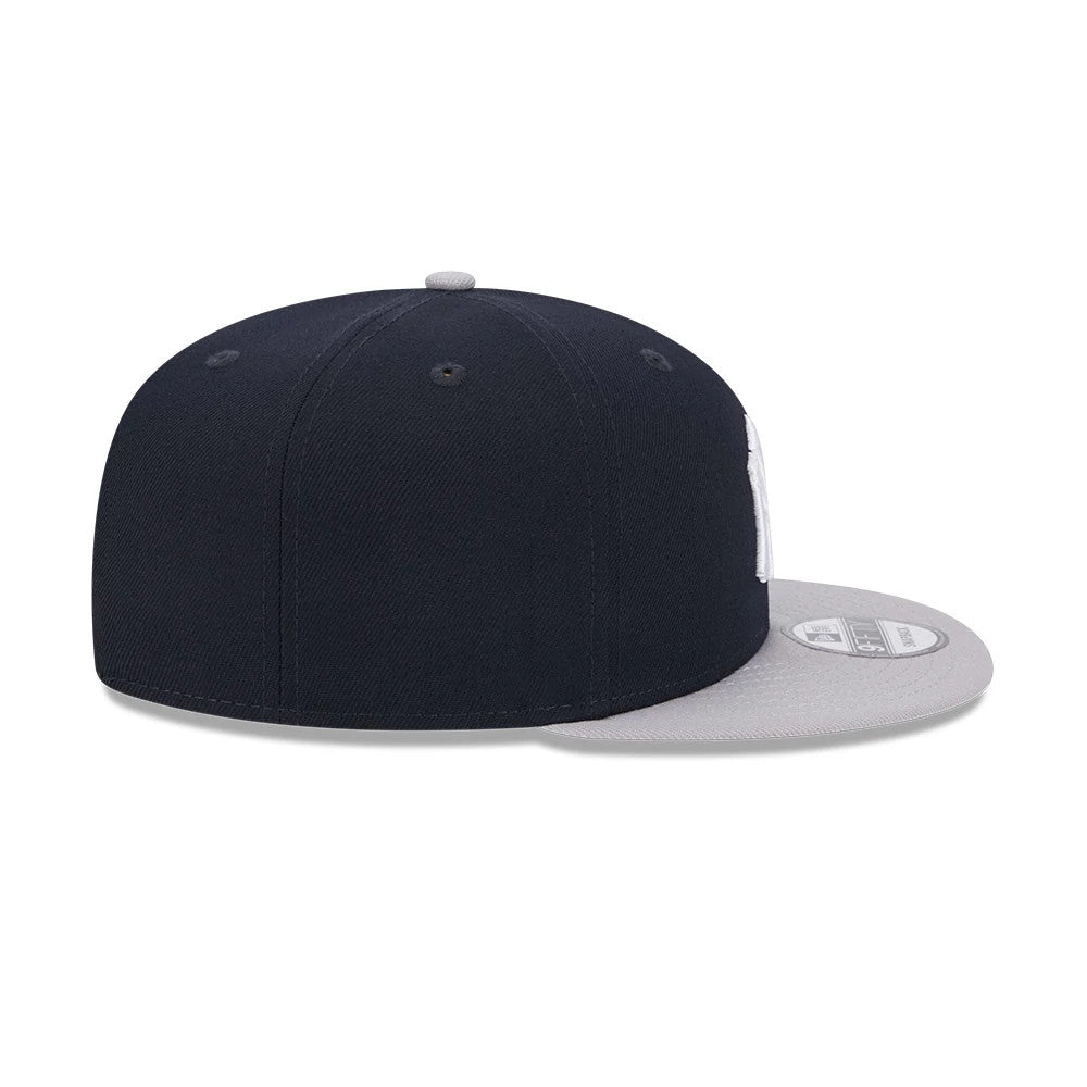 Pictured is this MLB Evergreen New York Yankees 9FIFTY Snapback cap in navy. 5