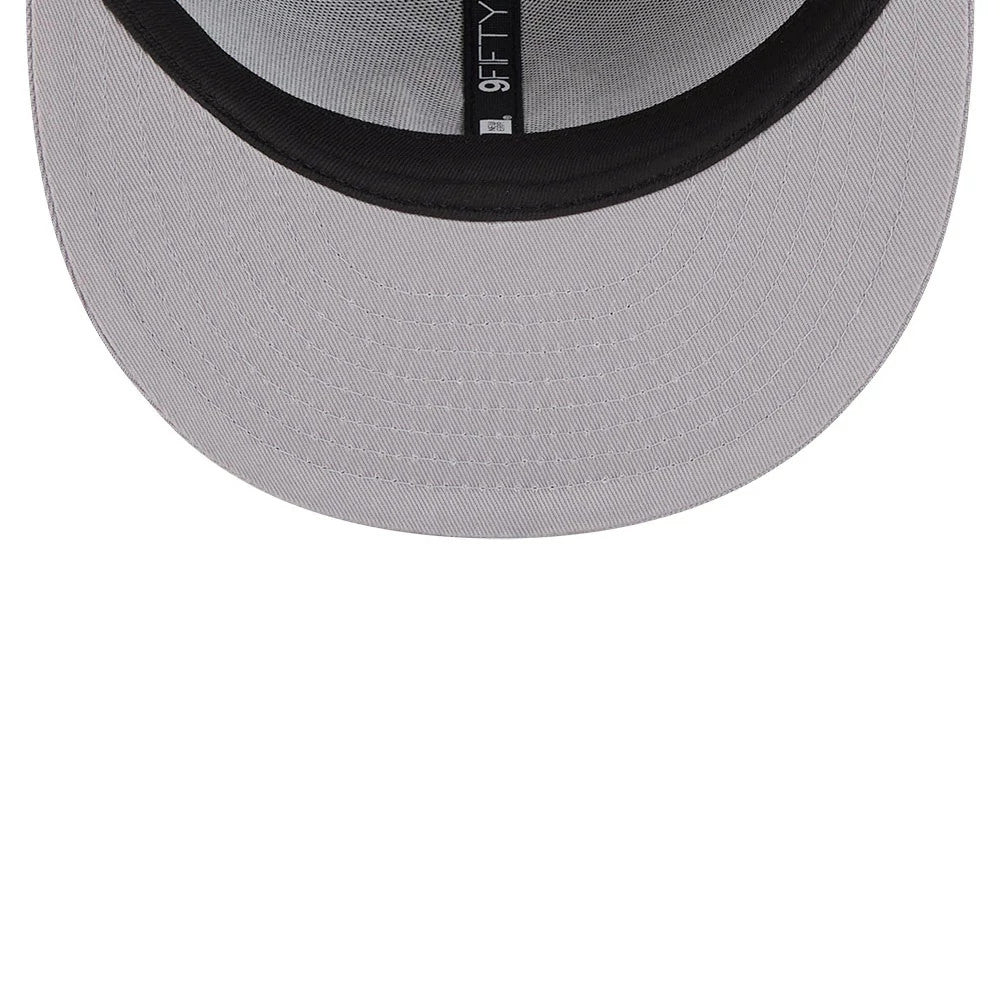 Pictured is this MLB Evergreen New York Yankees 9FIFTY Snapback cap in navy. 7