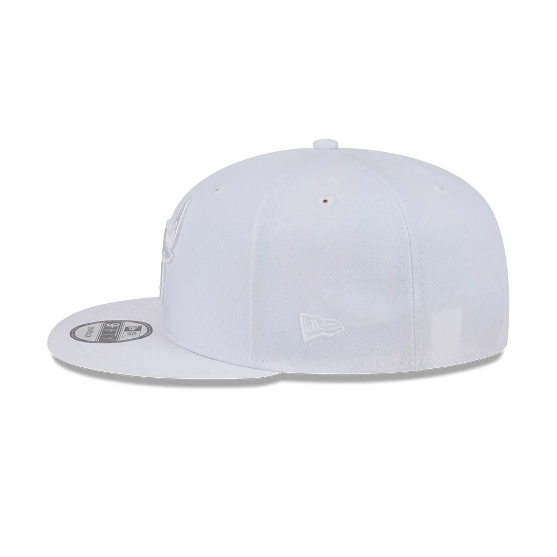 Pictured is this NBA Evergreen Chicago Bulls 9FIFTY Snapback cap in white. 11