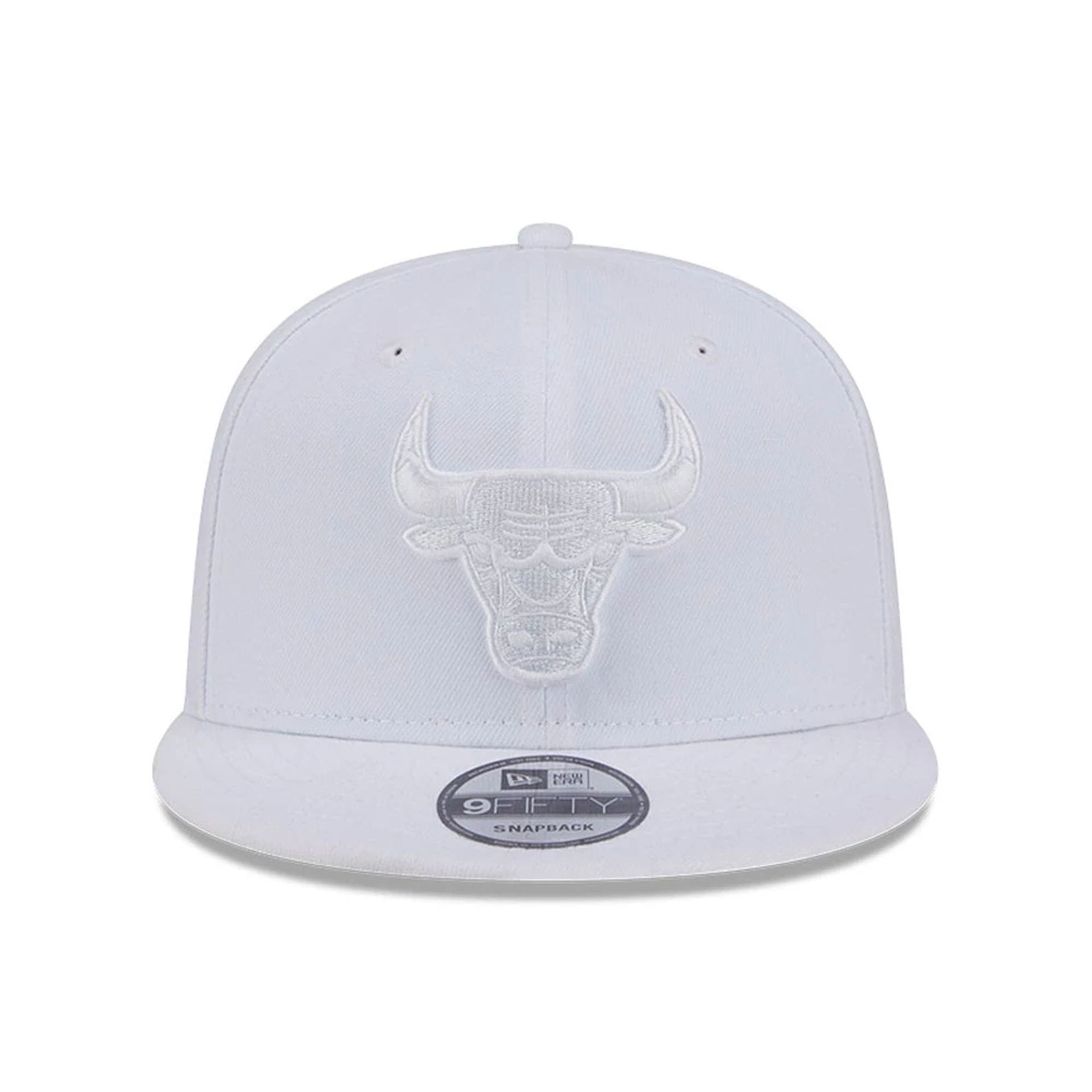Pictured is this NBA Evergreen Chicago Bulls 9FIFTY Snapback cap in white. 3