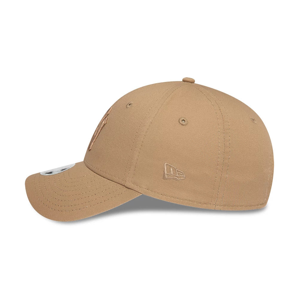 This is a New York Yankees Womens League Essential Beige 9FORTY Adjustable Cap 4