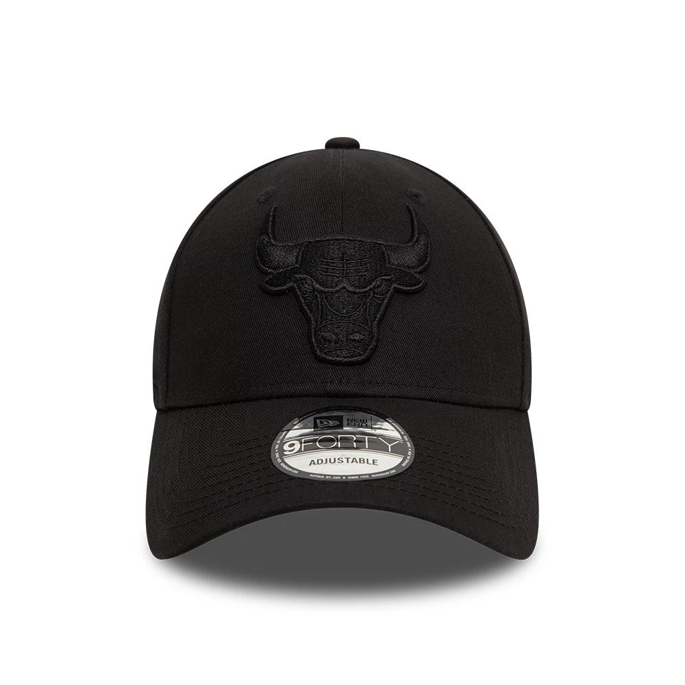 Chicago Bulls NBA Essential Black New Era 9FORTY Adjustable Cap, front view showing the black embroidered Bulls logo on the front panel, curved visor and the 9FORTY size sticker on top of the black visor.