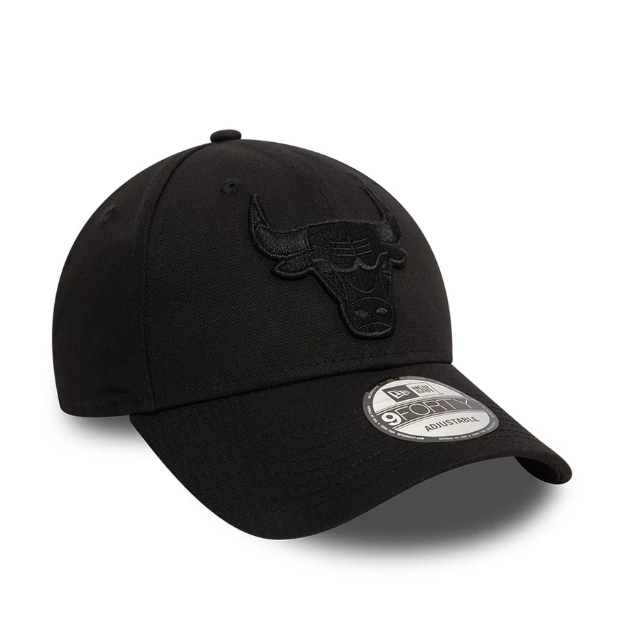 This is a Chicago Bulls NBA Essential Black 9FORTY Adjustable Cap 6
