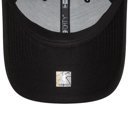 This is a Chicago Bulls NBA Essential Black 9FORTY Adjustable Cap 2