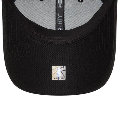 This is a Chicago Bulls NBA Essential Black 9FORTY Adjustable Cap 2