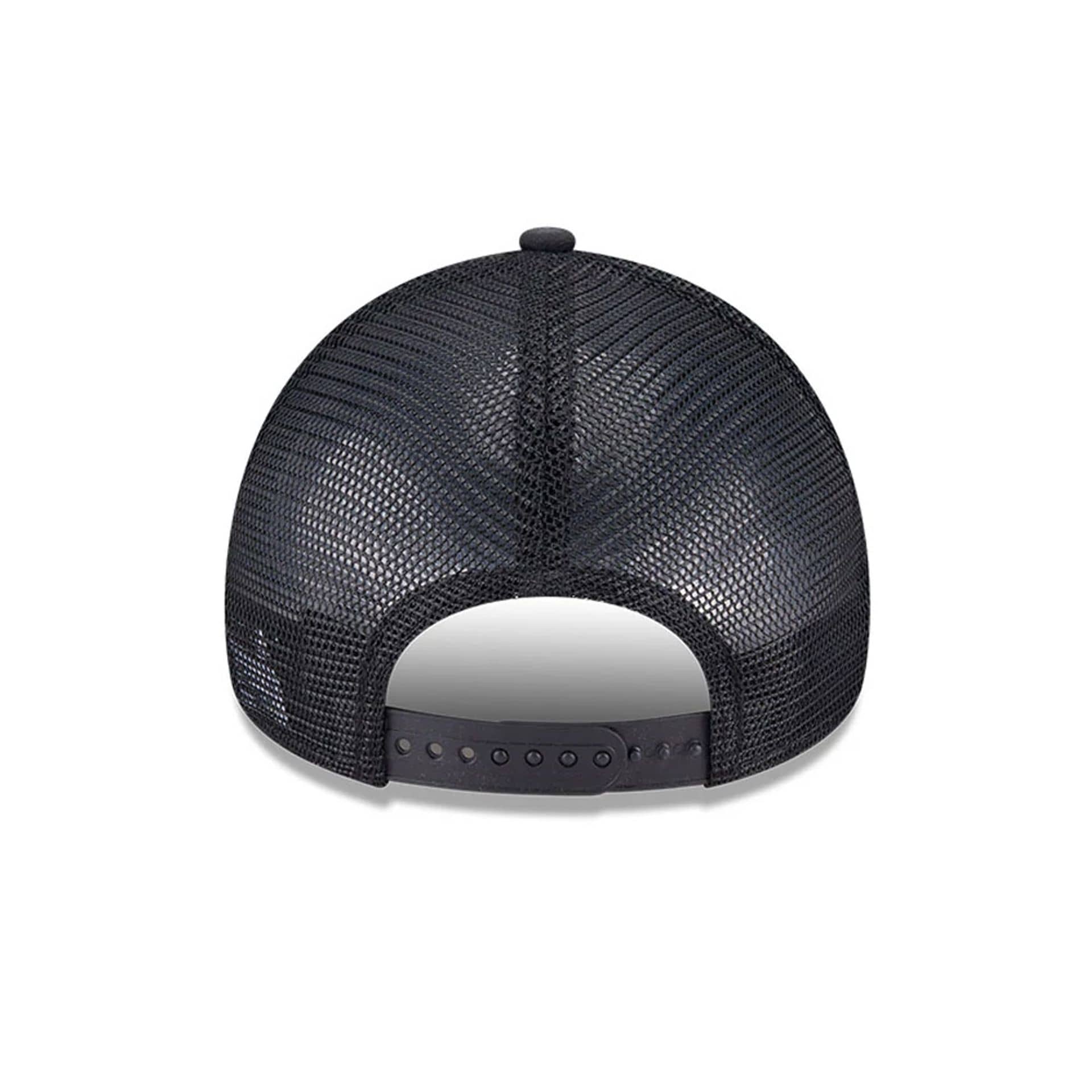Pictured is this MLB Evergreen Chicago White Sox 9FORTY A-Frame cap in black. 6