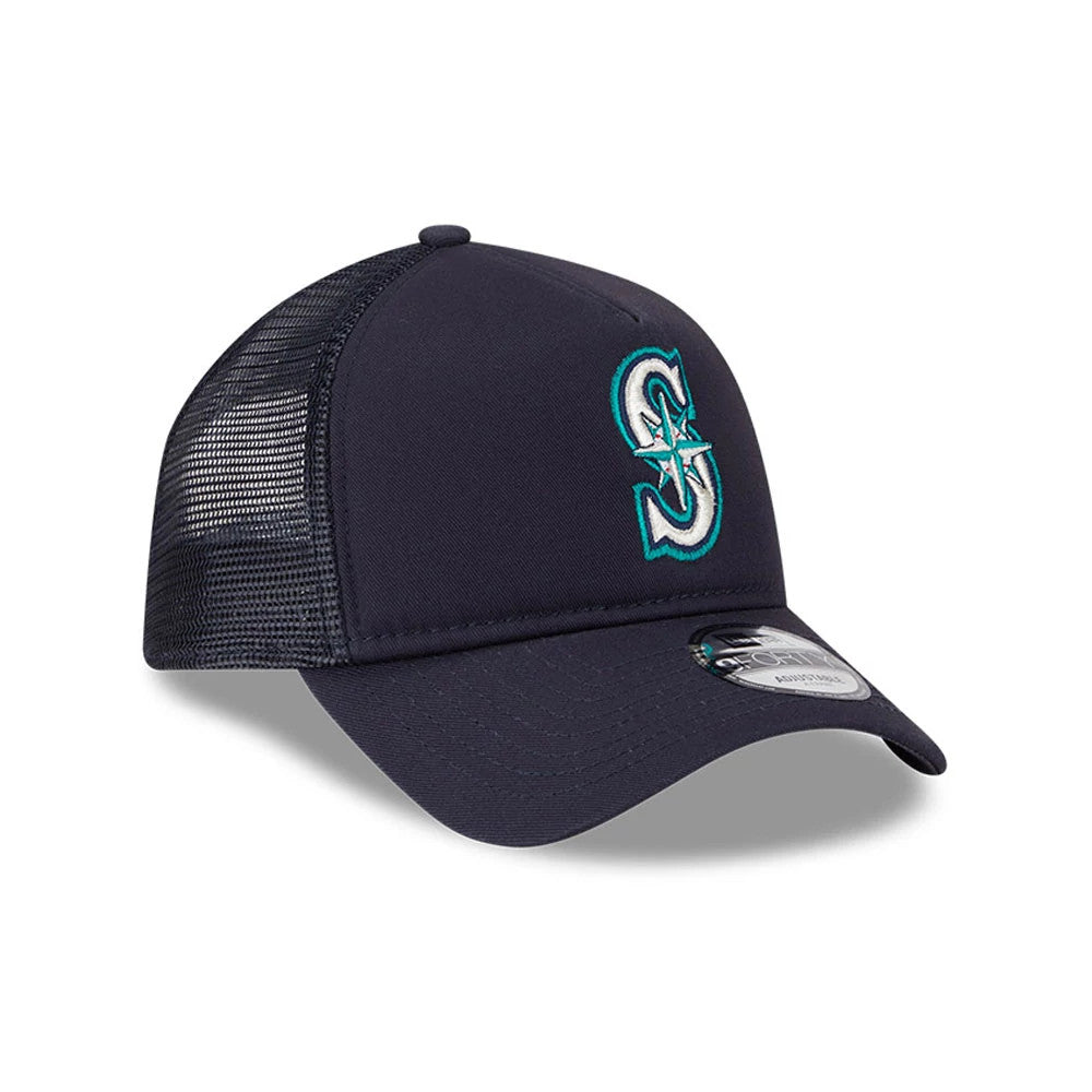 Seattle Mariners MLB Evergreen Navy New Era 9FORTY A-Frame Adjustable Cap, three-quarter view showing the raised teal and white front logo, curved visor with a 9FORTY size sticker, and mesh side panels.