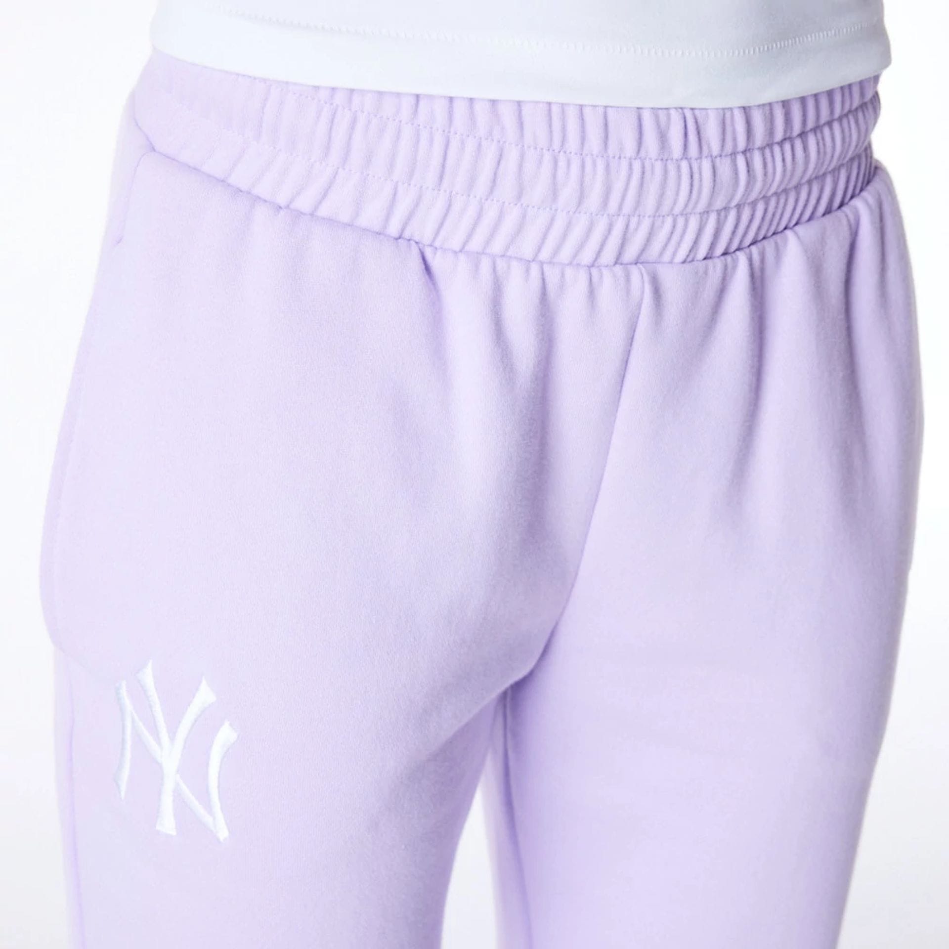 The Female model is wearing New York Yankees Womens MLB League Essential Pastel Purple Fleece Joggers 5
