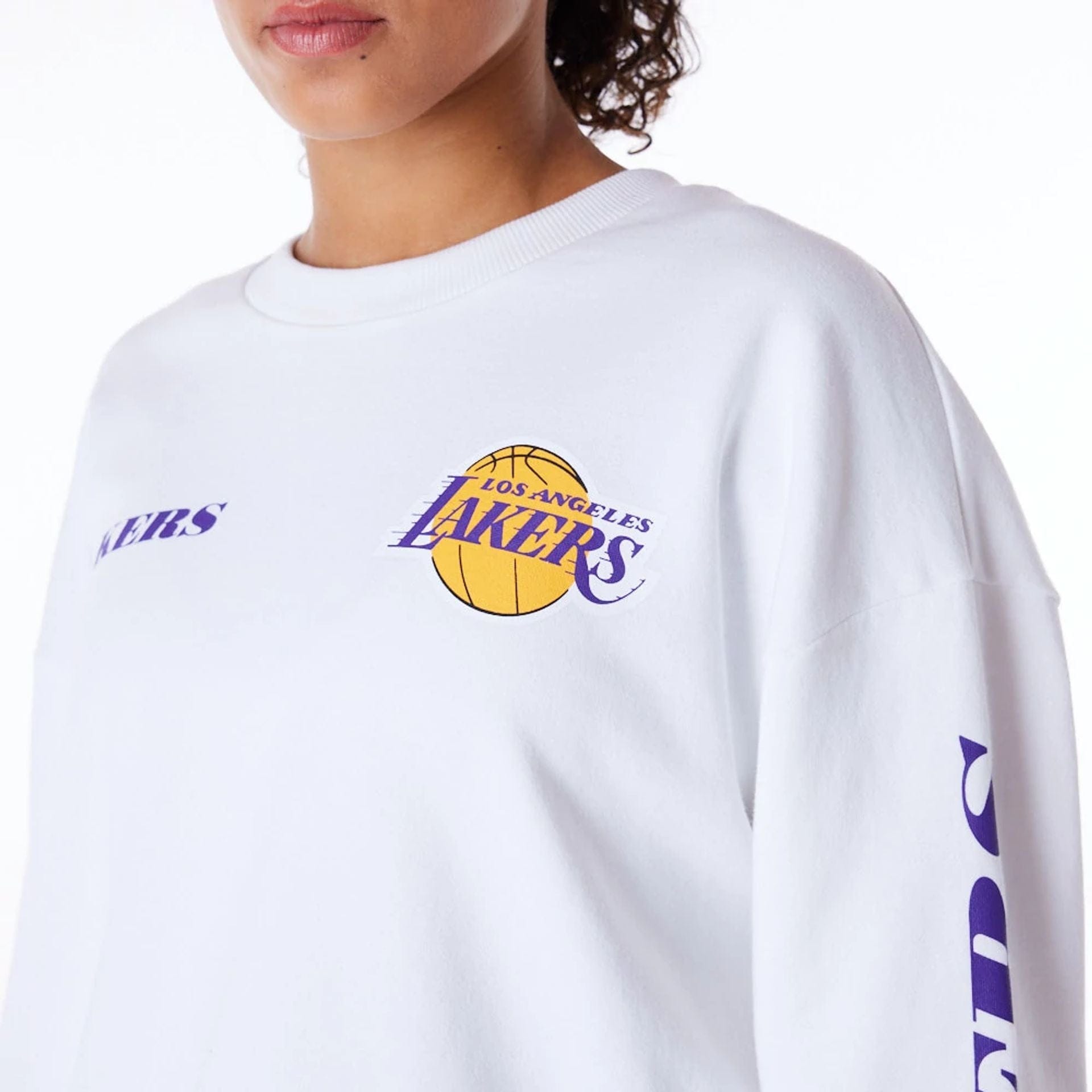 The Female model is wearing LA Lakers Womens NBA Wordmark White Crop Crew Neck Sweatshirt 6