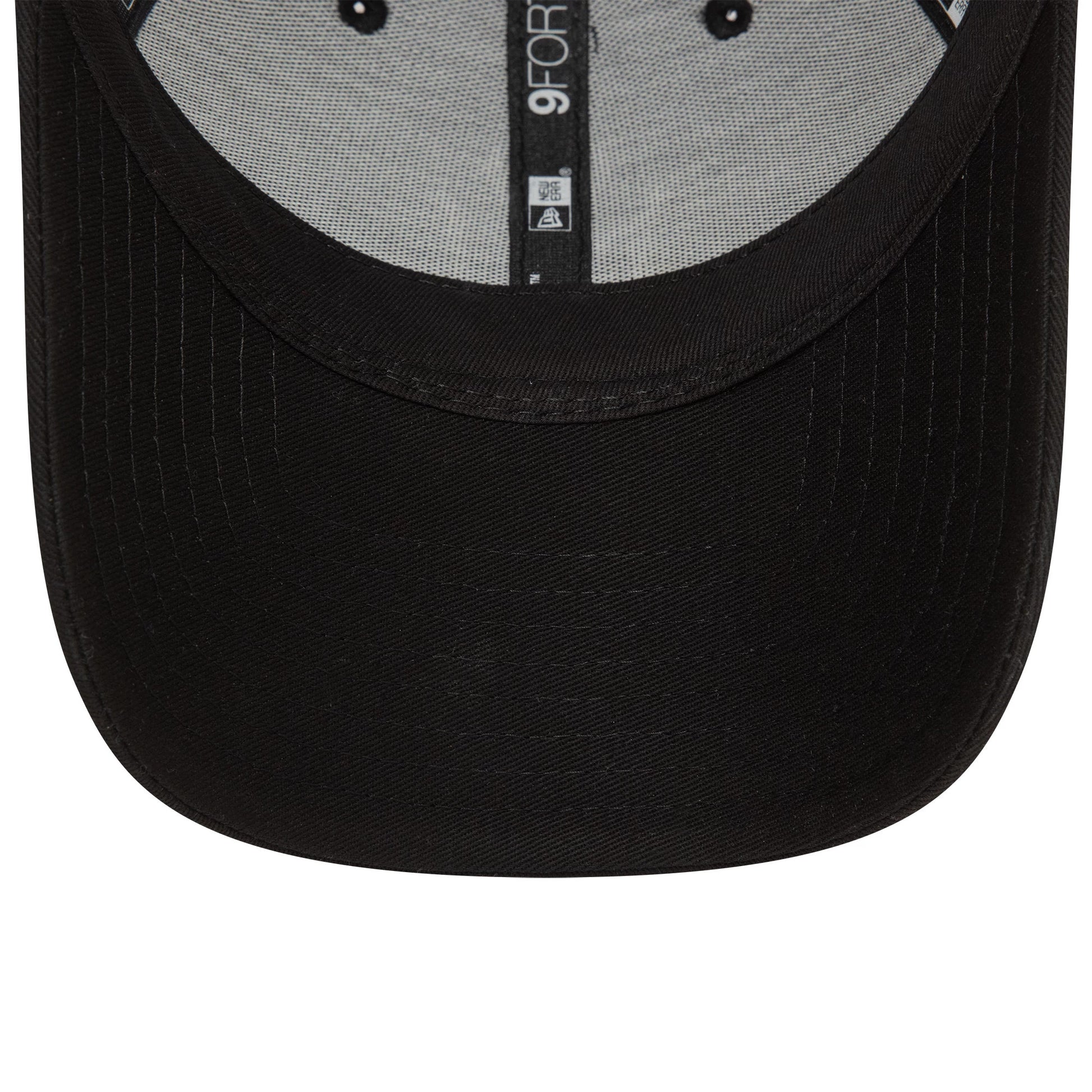 This is a New York Yankees Home Field Black 9FORTY Trucker Adjustable Cap 2