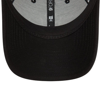 This is a New York Yankees Home Field Black 9FORTY Trucker Adjustable Cap 2