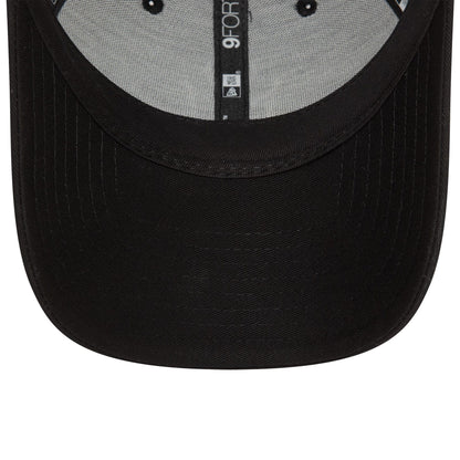 This is a New York Yankees Home Field Black 9FORTY Trucker Adjustable Cap 2