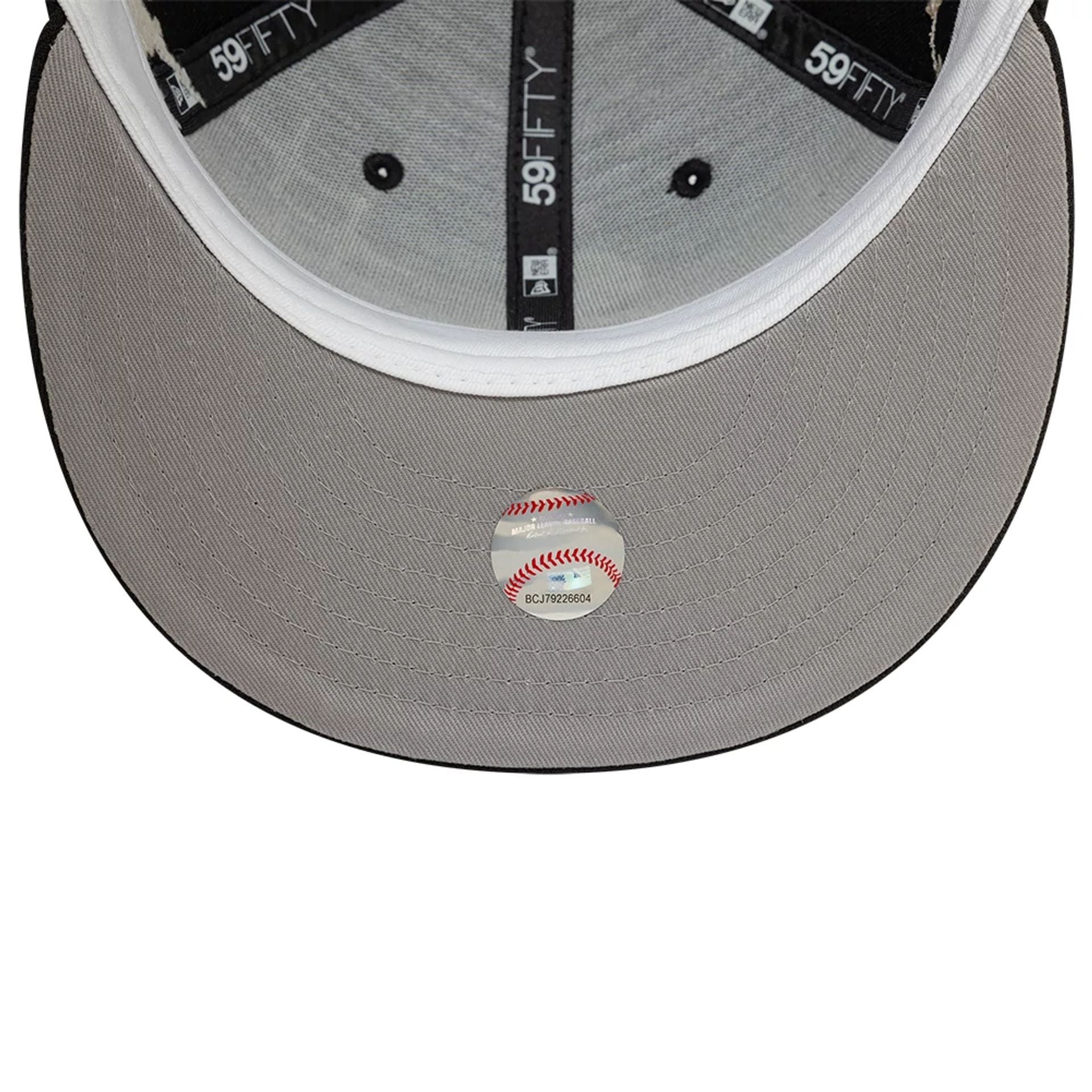 Pictured is this Chicago White Sox MLB Zodiac Black 59FIFTY Fitted Cap 5