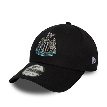 Newcastle United FC Core Black New Era 9FORTY Adjustable Cap, front view showing the embroidered team crest logo on the front panel, the curved black visor with a 9FORTY size sticker, and the New Era flag logo on the left side.