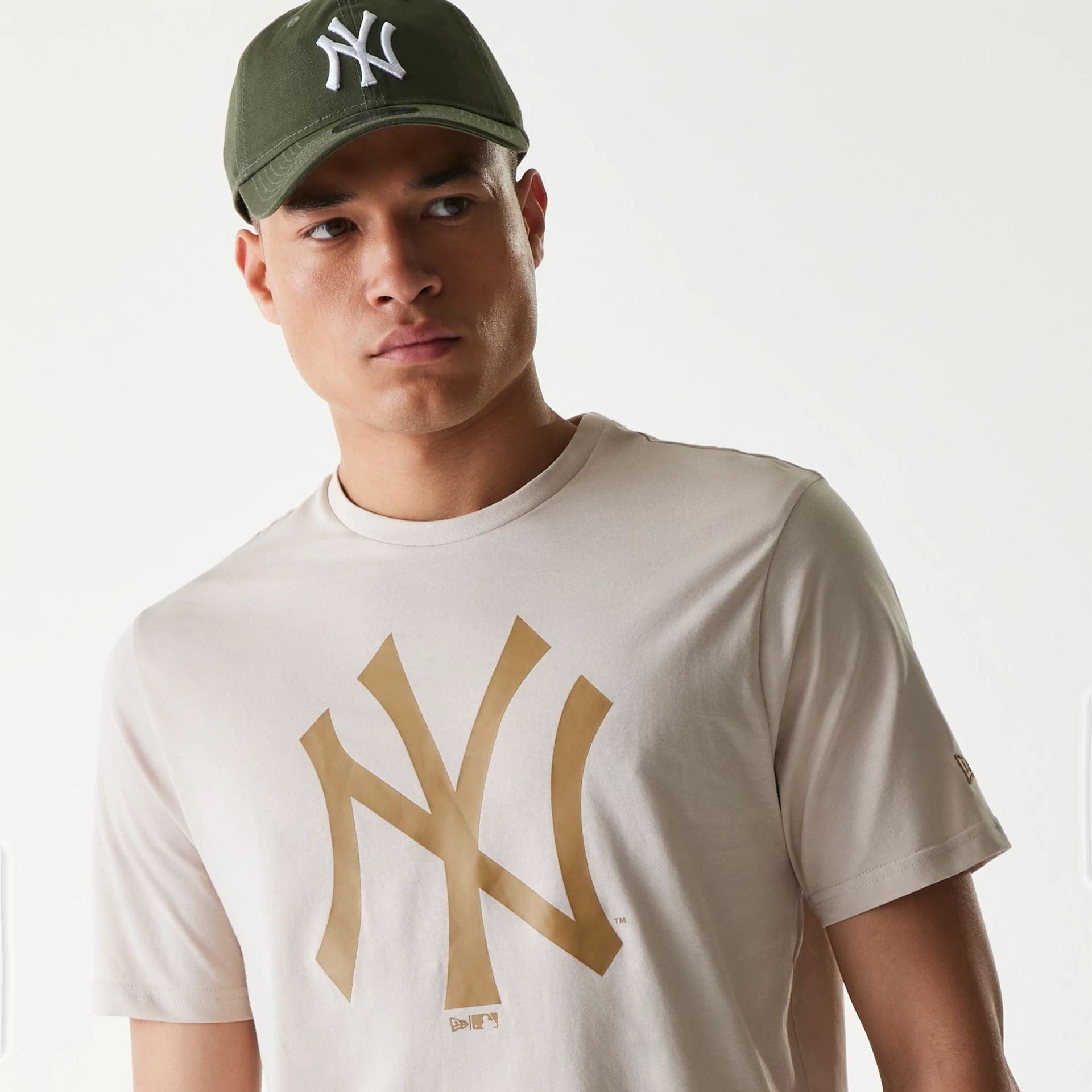 The Male model is wearing New York Yankees MLB Regular Cream T-Shirt 3
