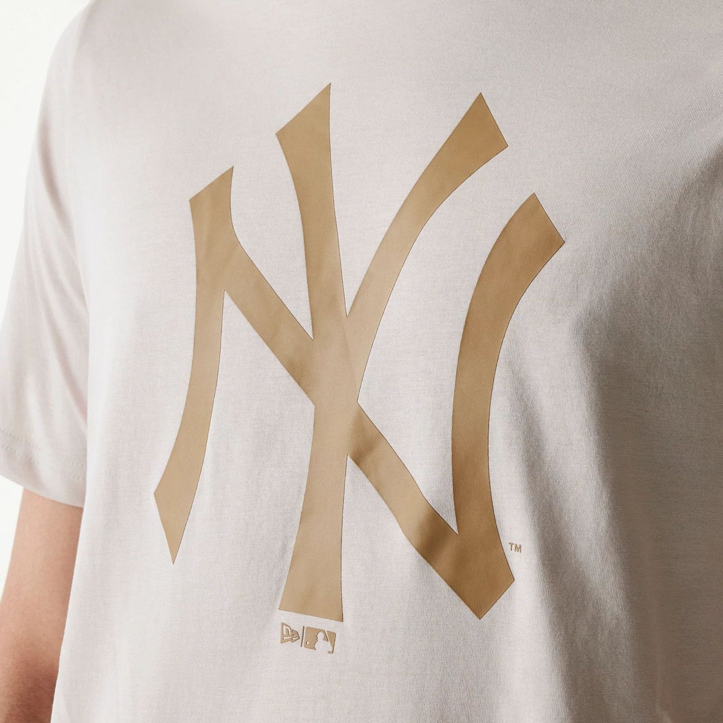 The Male model is wearing New York Yankees MLB Regular Cream T-Shirt 4