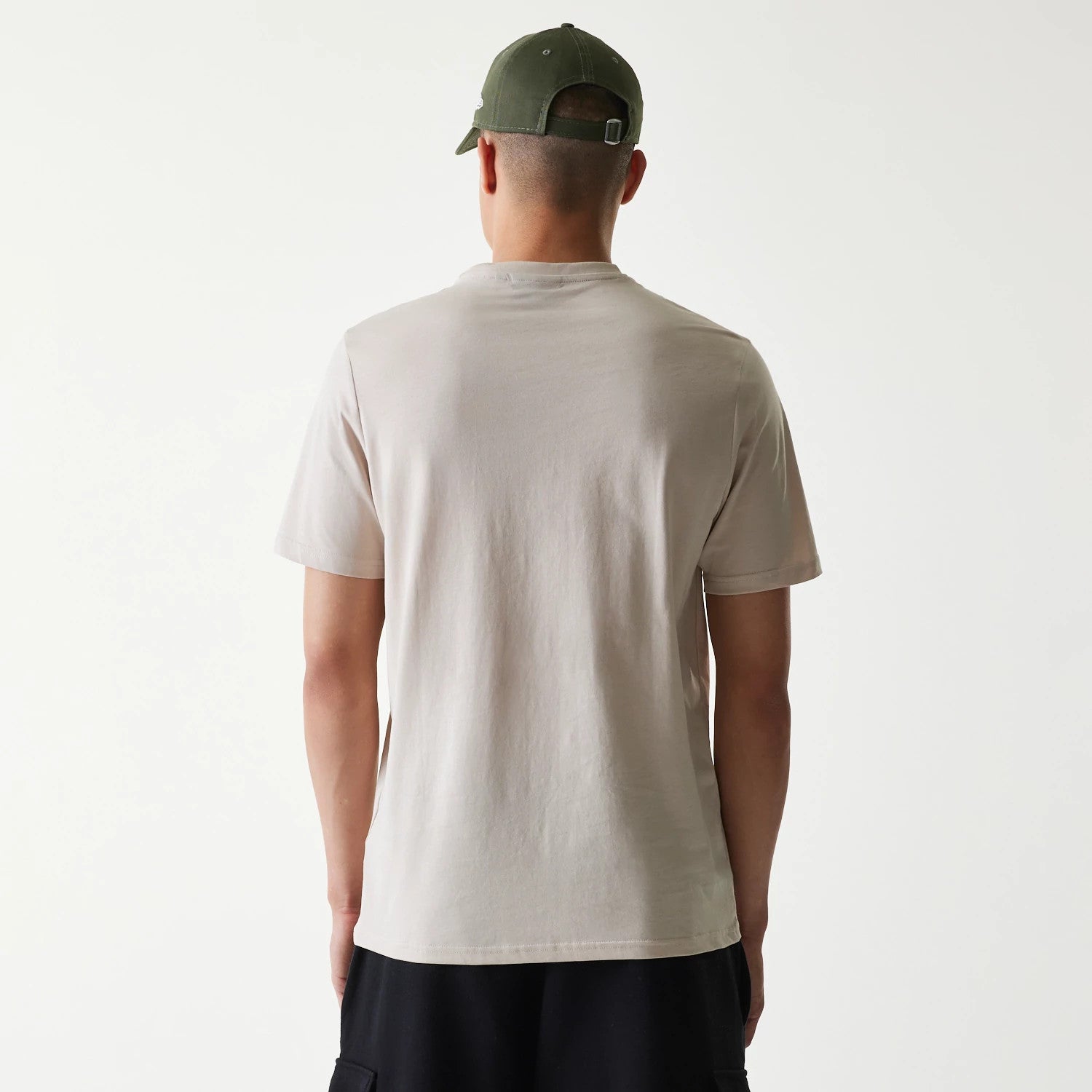 The Male model is wearing New York Yankees MLB Regular Cream T-Shirt 2