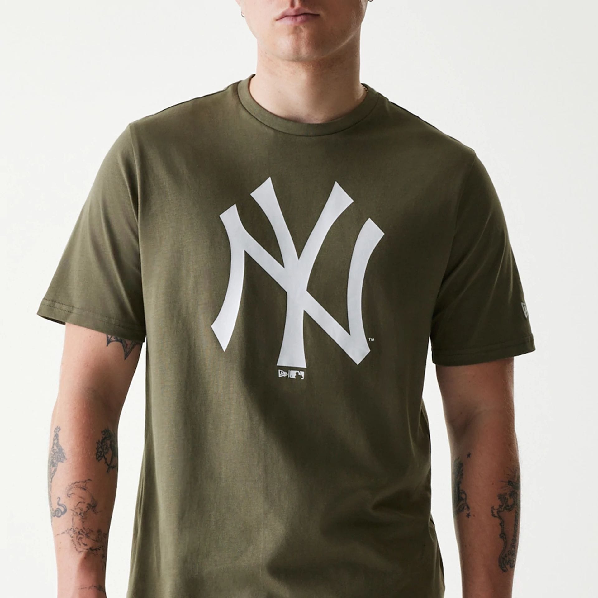 The Male model is wearing New York Yankees MLB Regular Green T-Shirt 3