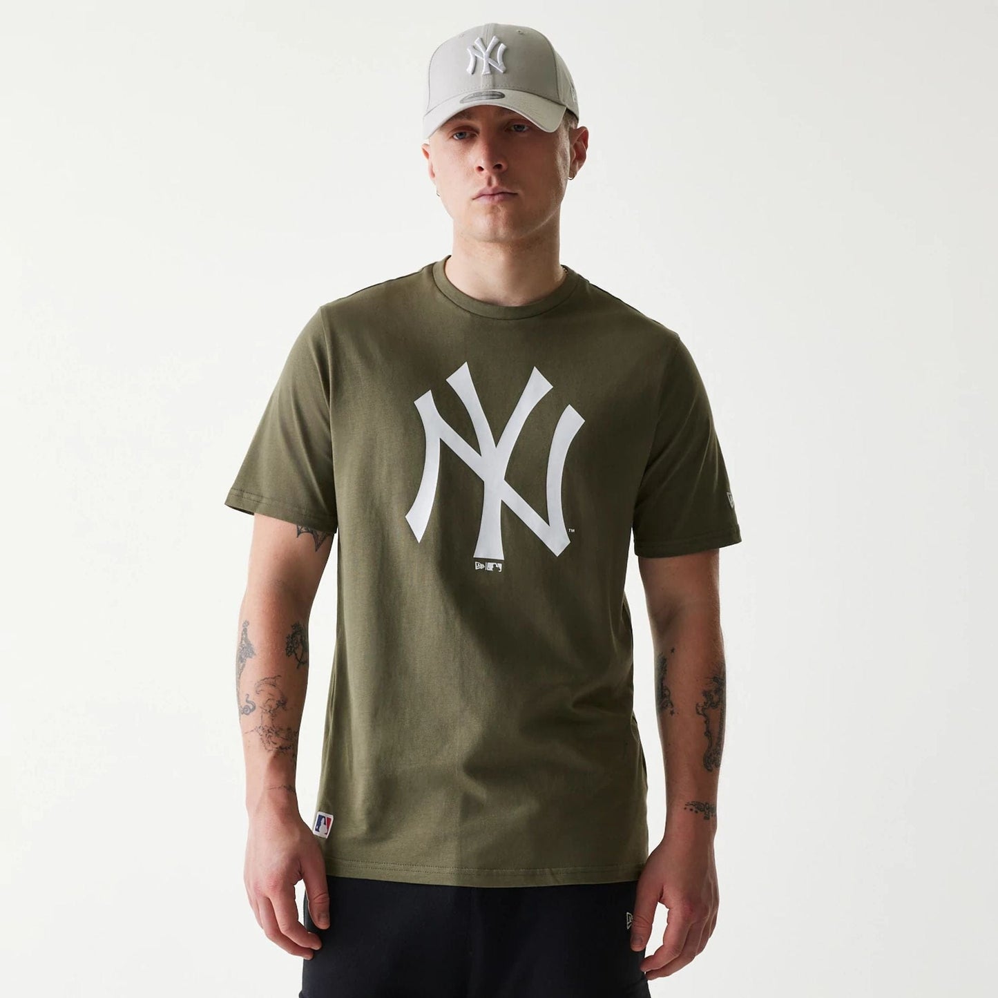The Male model is wearing New York Yankees MLB Regular Green T-Shirt 1