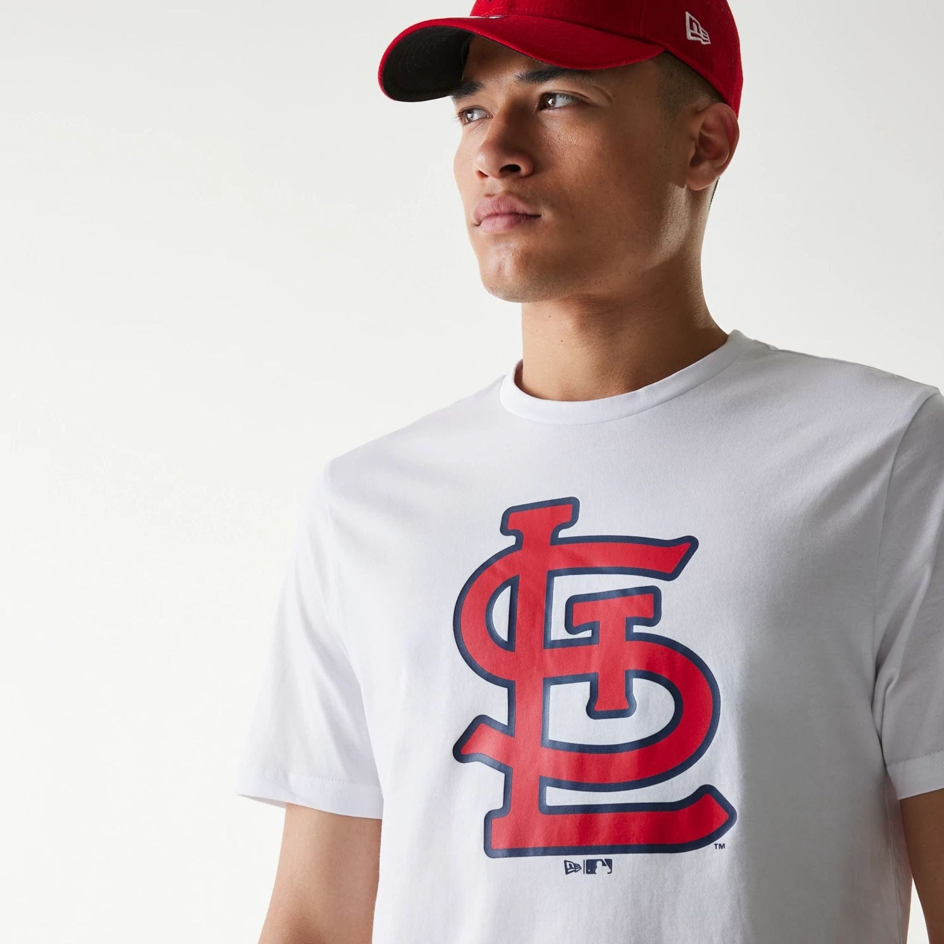 The Male model is wearing St. Louis Cardinals MLB Regular White T-Shirt 3