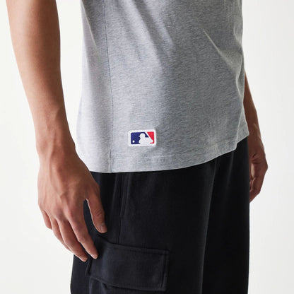 The Male model is wearing LA Dodgers MLB Regular Grey T-Shirt 5