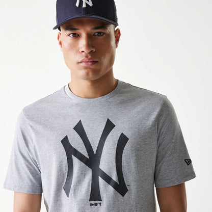 The Male model is wearing New York Yankees MLB Regular Grey T-Shirt 3