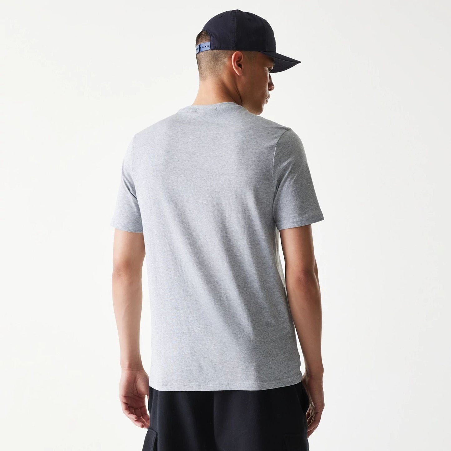 The Male model is wearing New York Yankees MLB Regular Grey T-Shirt 2