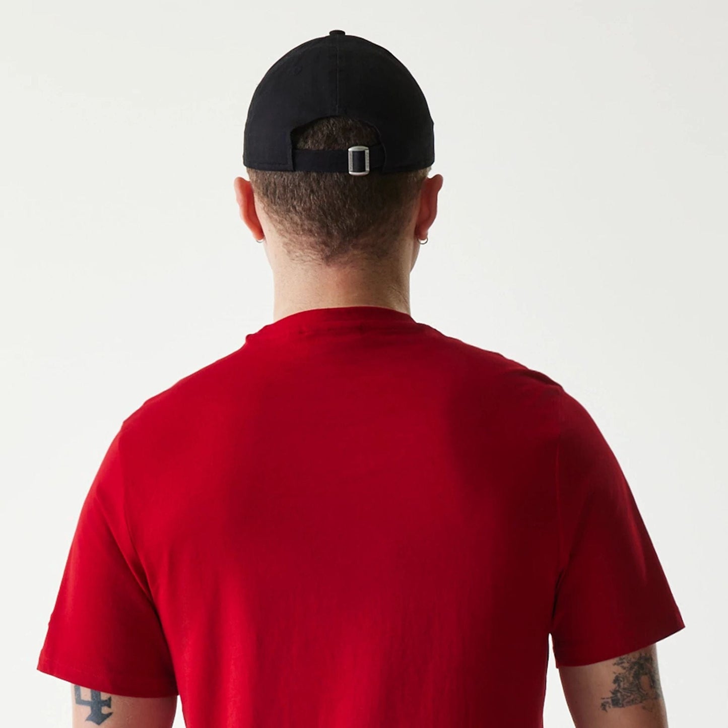 The Male model is wearing Cincinnati Reds MLB Regular Red T-Shirt 7