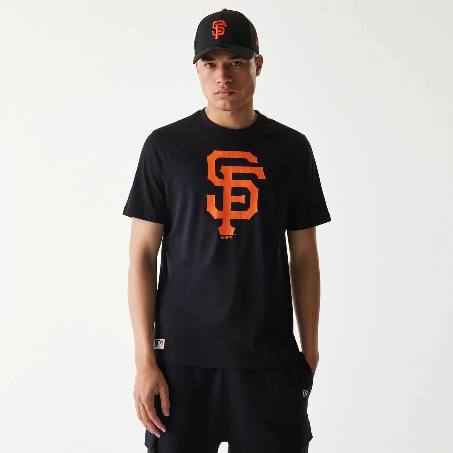The Male model is wearing San Francisco Giants MLB Regular Black T-Shirt 1