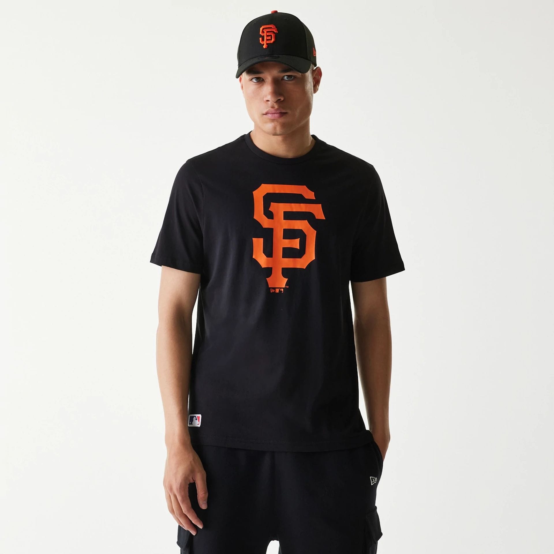 The Male model is wearing San Francisco Giants MLB Regular Black T-Shirt 1