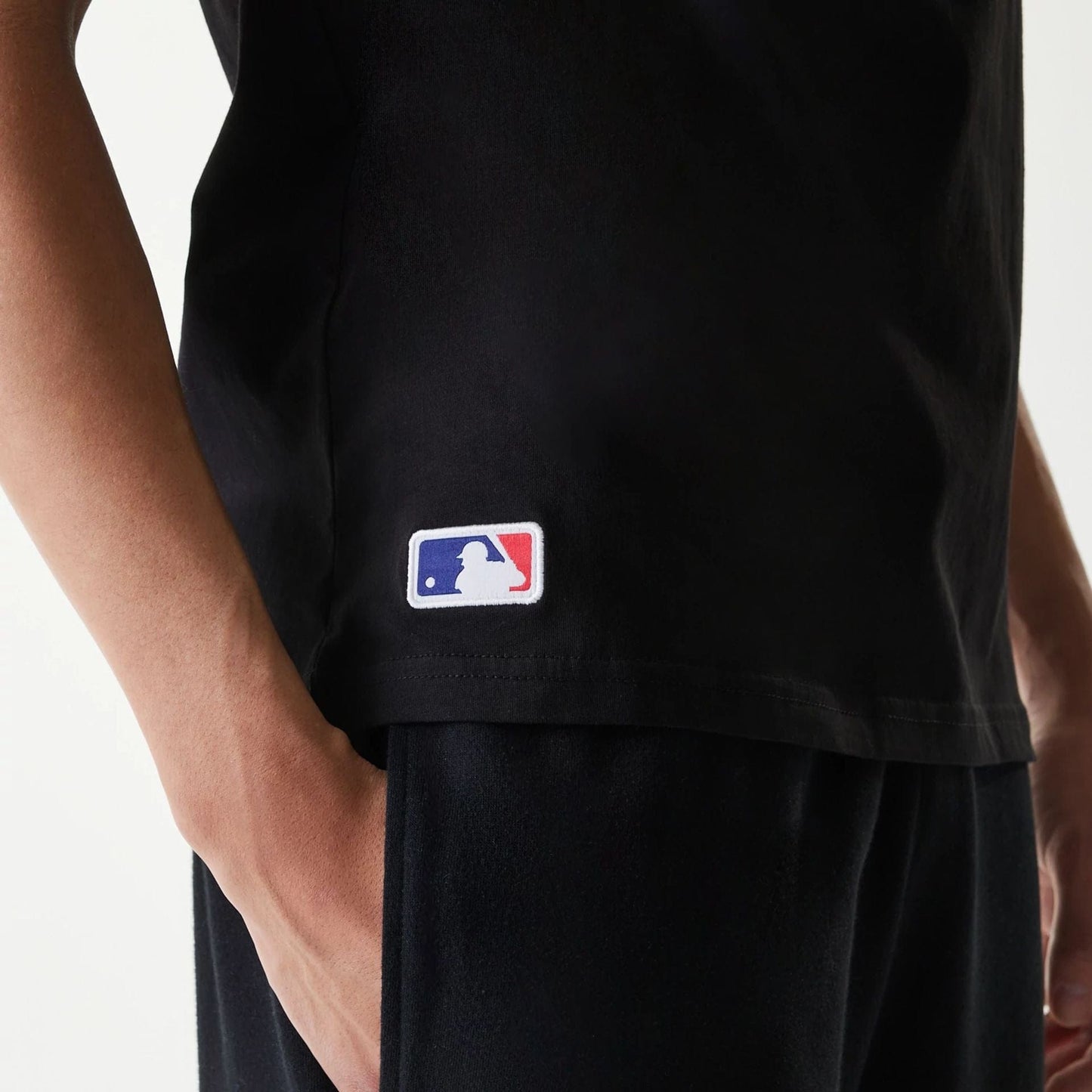 The Male model is wearing San Francisco Giants MLB Regular Black T-Shirt 6