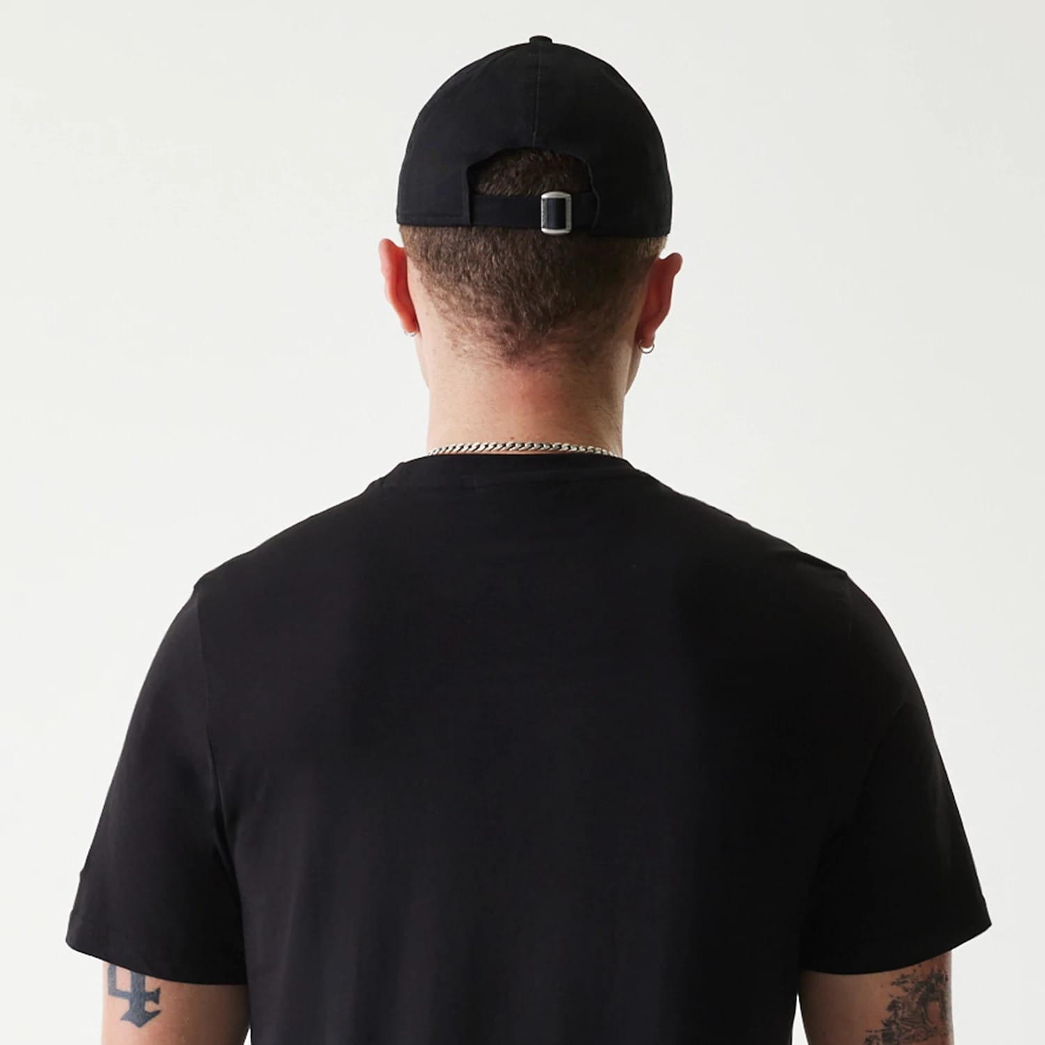 The Male model is wearing Pittsburgh Pirates MLB Regular Black T-Shirt 7