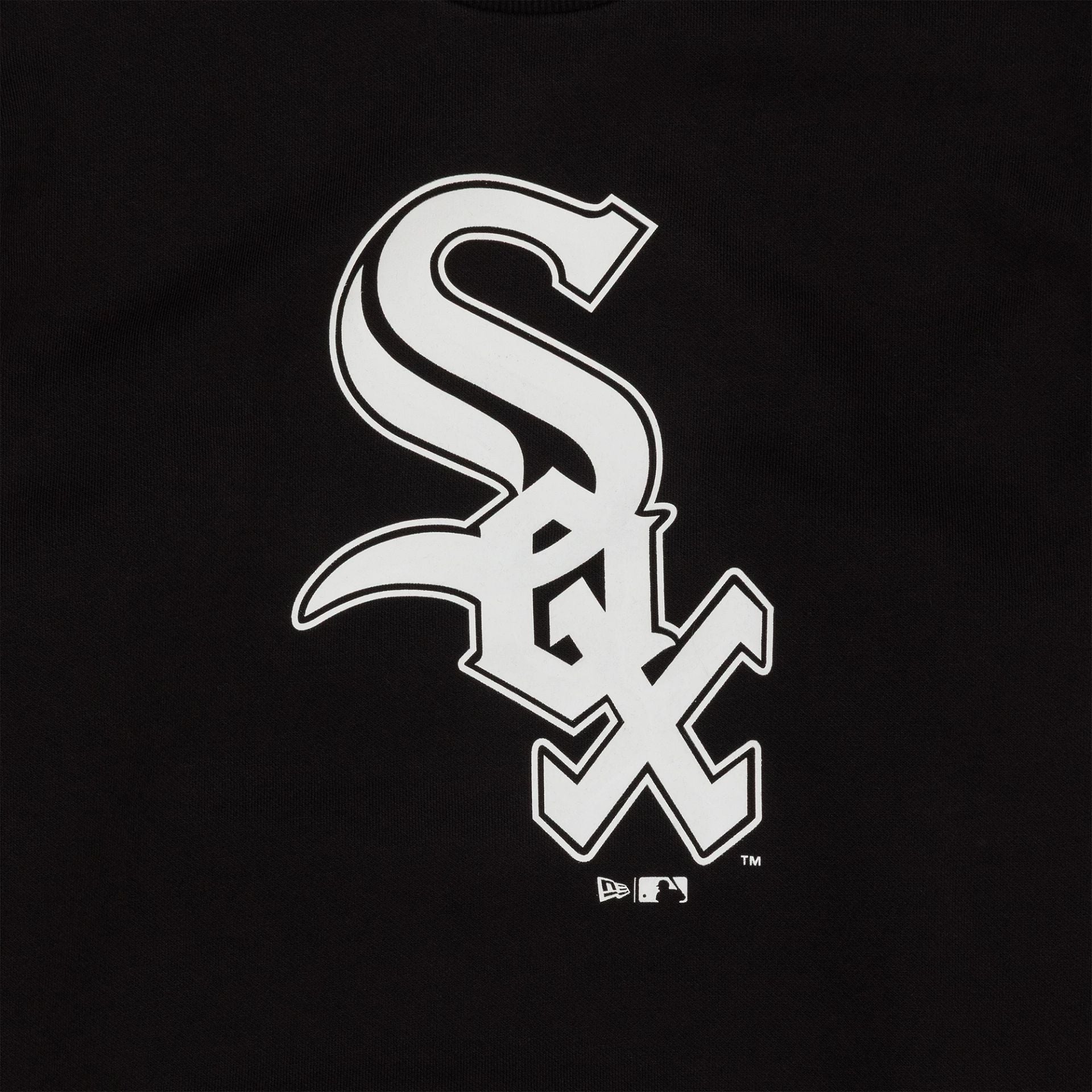 The Male model is wearing Chicago White Sox MLB Regular Black Crew Neck Sweater 3