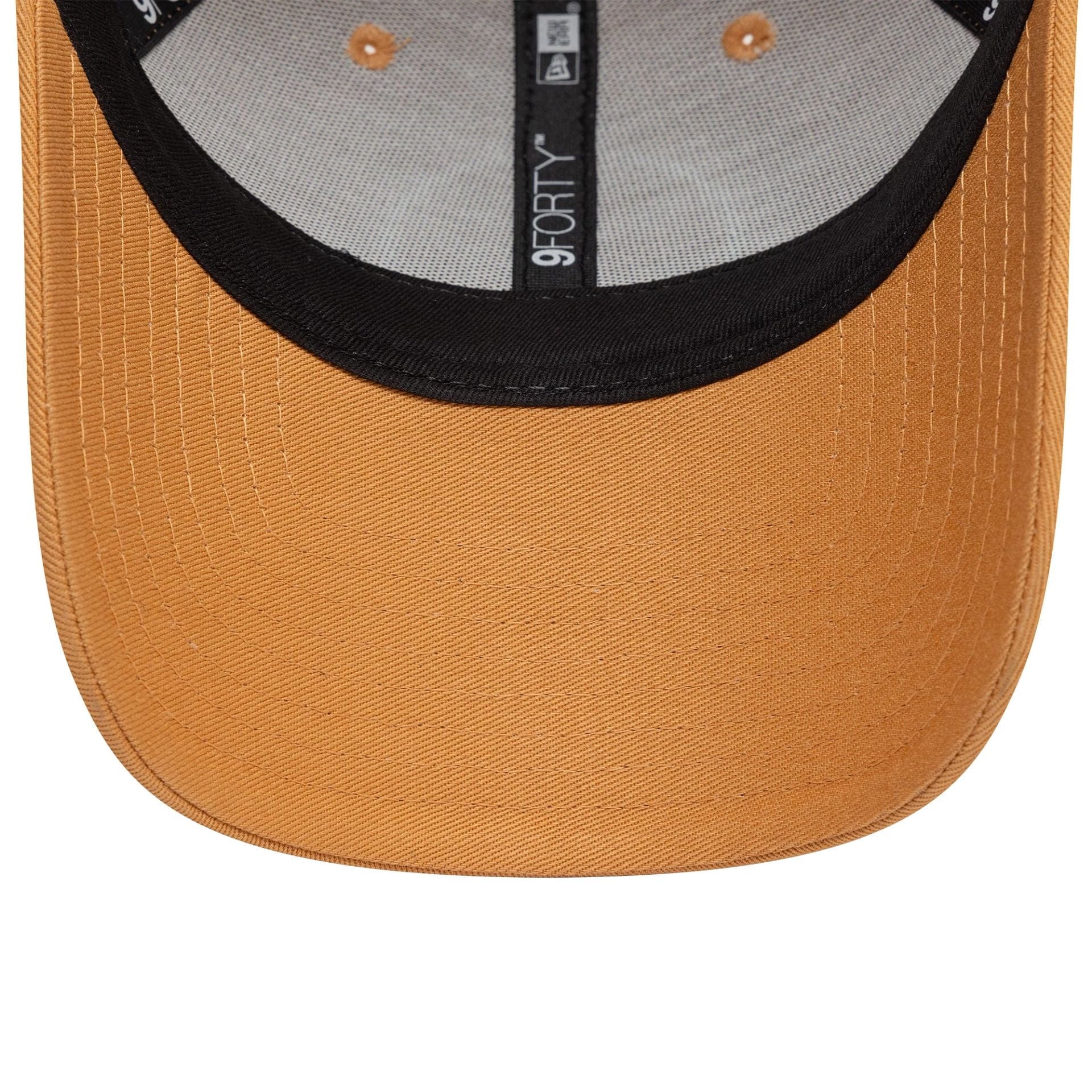 Seasonal Pop Chelsea FC Lion Crest 9FORTY Cap | New Era Cap UK