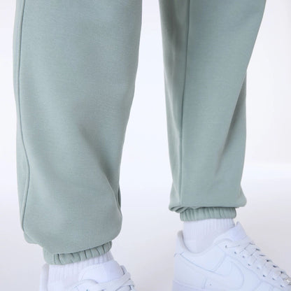 The Male model is wearing New York Yankees MLB League Essential Pastel Green Fleece Joggers 5
