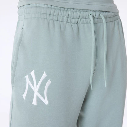 The Male model is wearing New York Yankees MLB League Essential Pastel Green Fleece Joggers 3