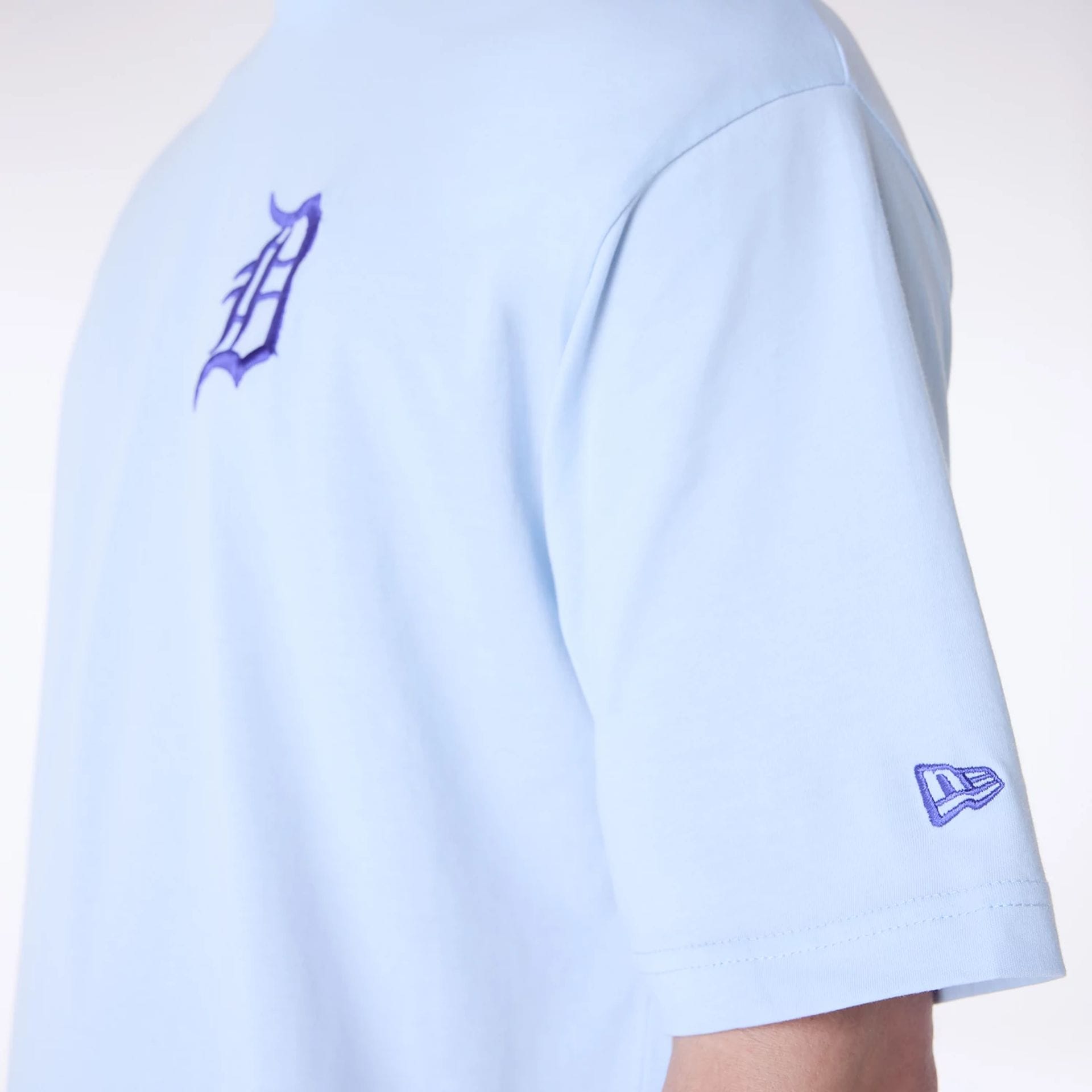 The Male model is wearing Detroit Tigers MLB League Essential Pastel Blue Oversized T-Shirt 4